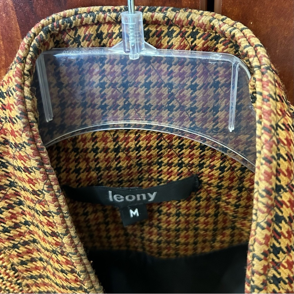 LEONY Women's Tan Houndstooth Sleeveless Vest. Size Medium - Picture 11 of 11